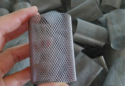 Expanded metal mesh for filtration